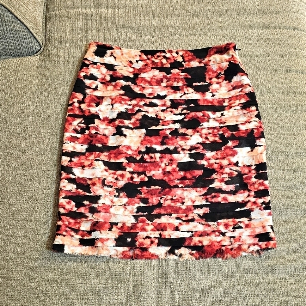 White House Black Market Pink Red Black Boho Frayed Hem Casual Skirt Size 0